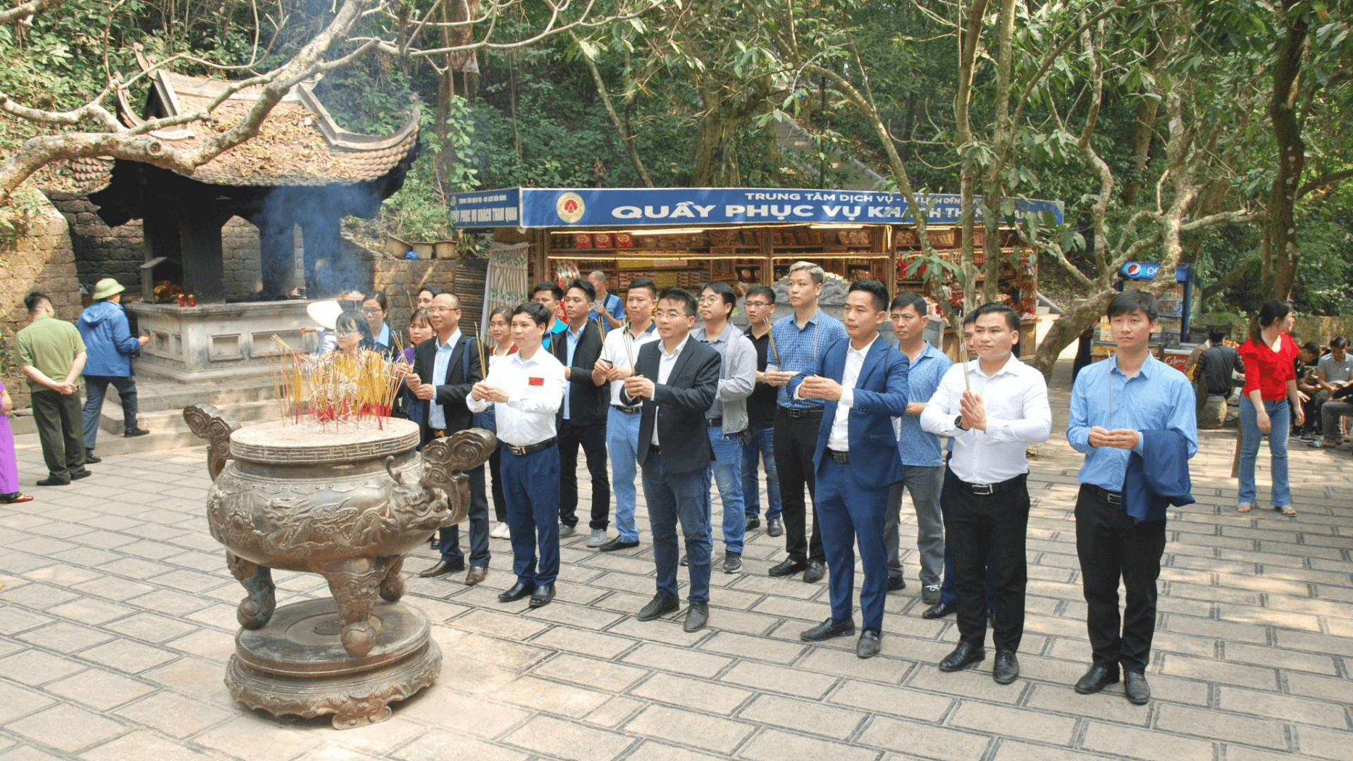 Những hoạt động về nguồn của VADPHARMA tại Đền Hùng, Phú Thọ